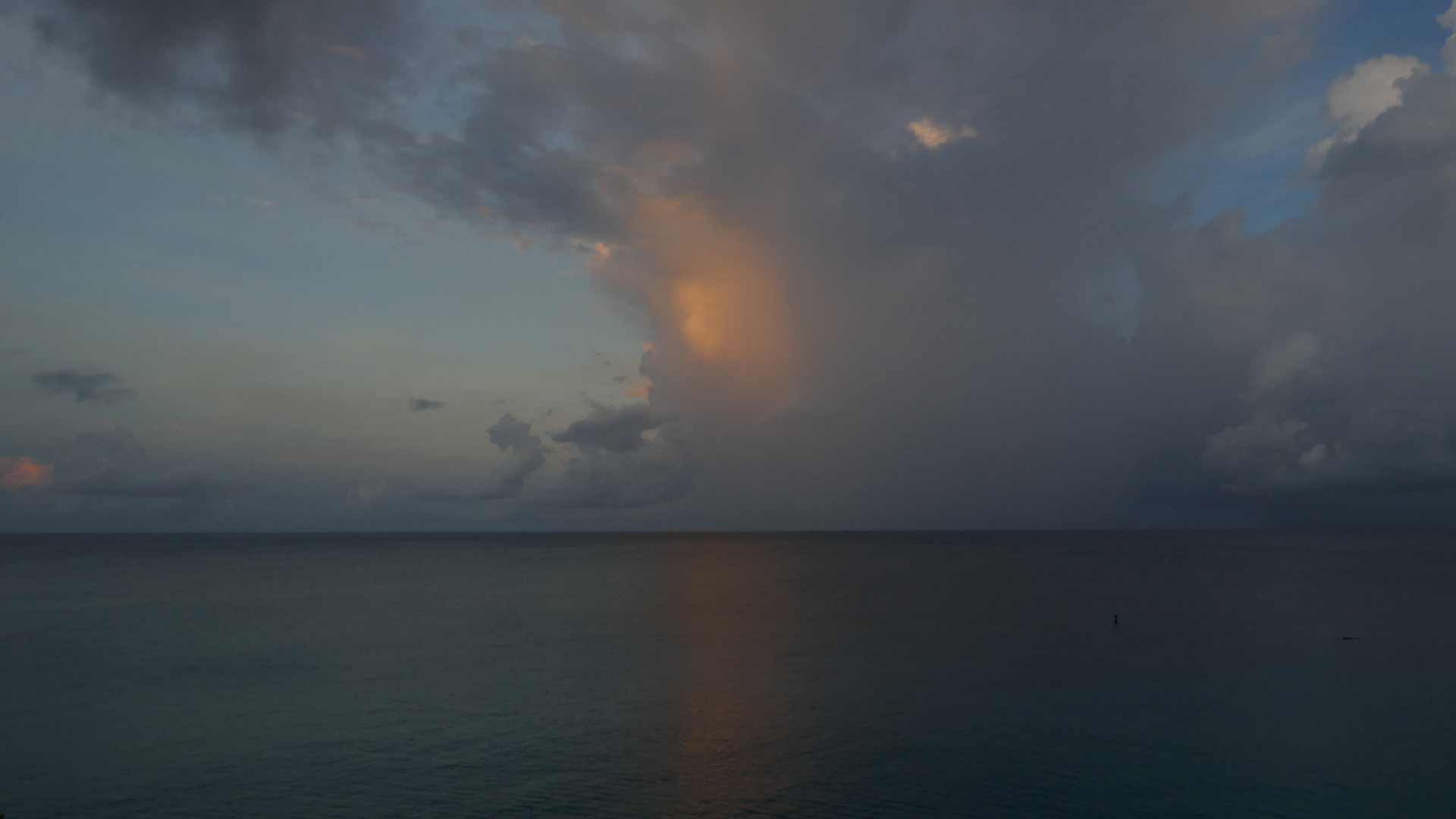 2022-10-23 05 Uhr 39 Wolken (Video)